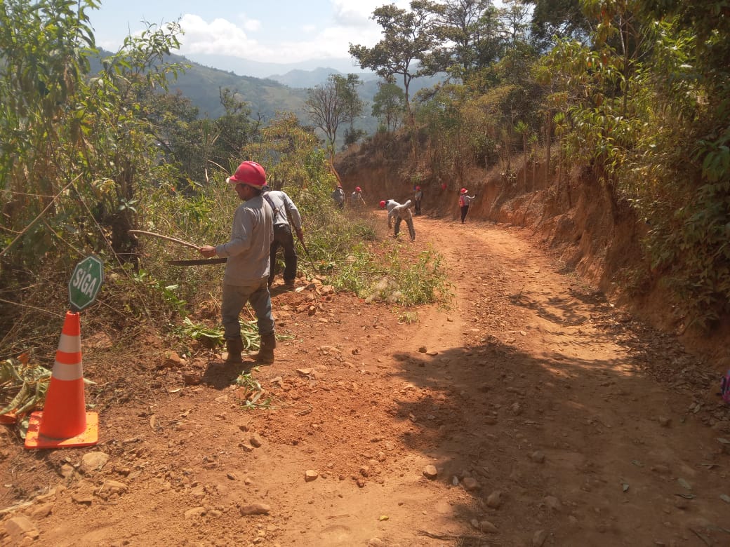 MDM Realiza Trabajos de Mejoramiento de Caminos Vecinales