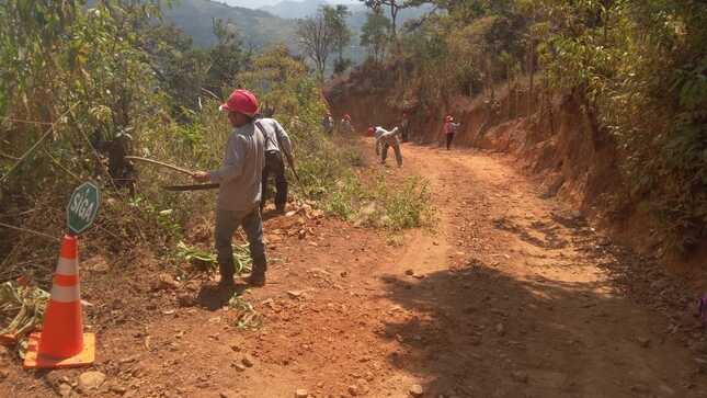 MDM Realiza Trabajos de Mejoramiento de Caminos Vecinales 