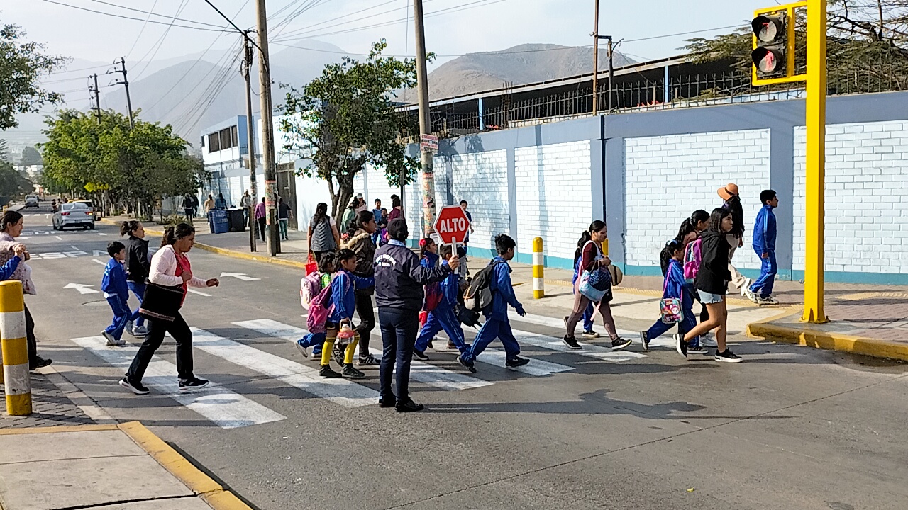 Mejora la seguridad vial en colegios de La Molina