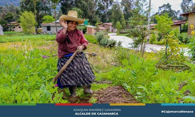 La Municipalidad Provincial de Cajamarca inici贸 con 茅xito la pavimentaci贸n de la principal trocha carrozable del Centro Poblado Nuevo Texas. Esta obra de mantenimiento tiene como objetivo mejorar la infraestructura vial y facilitar el acceso en la zona.
La inversi贸n total asciende a S/ 105,000.00, y es ejecutada por la Sub-Gerencia de Mantenimiento y Ejecuci贸n de Caminos, bajo la supervisi贸n de la Gerencia de Infraestructura publica de la Municipalidad provincial de Cajamarca, liderada por el Sub Gerente Ing. Gerson D铆az Alcalde. Actualmente, la obra se encuentra al 92% de ejecuci贸n.
Las metas f铆sicas del proyecto incluyen el perfilado y compactaci贸n de un kil贸metro de carretera, as铆 como el encofrado y vaciado de concreto simple. Este trabajo se realiza utilizando maquinaria, materiales y mano de obra proveniente del propio centro poblado, lo que fomenta la participaci贸n comunitaria en el desarrollo local.
La Municipalidad Provincial de Cajamarca reafirma su compromiso de mejorar la calidad de vida de los ciudadanos a trav茅s de obras que optimicen la infraestructura y el acceso a servicios b谩sicos.
隆饾棟饾棦饾棓饾棨饾棬饾棞饾棥 饾棪脥 饾棖饾棬饾棤饾棧饾棢饾棙!馃檶