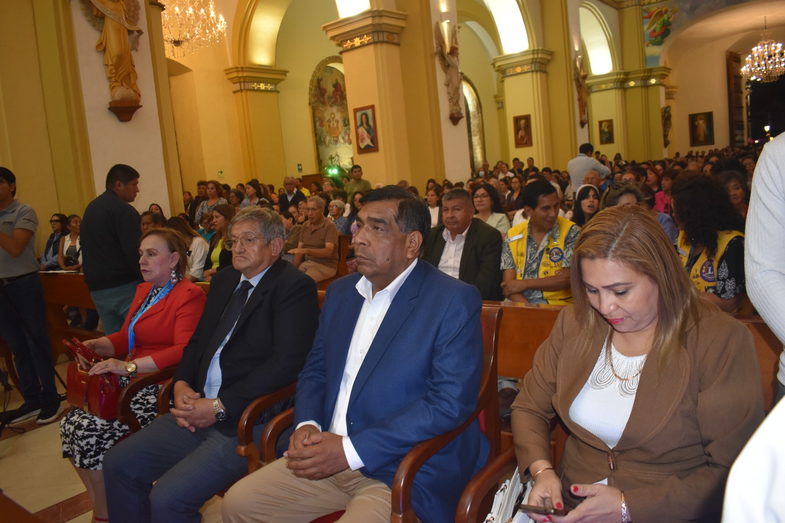 Con la tradicional bajada de Reyes Magos culminó exposición de árboles inspirados en la Navidad