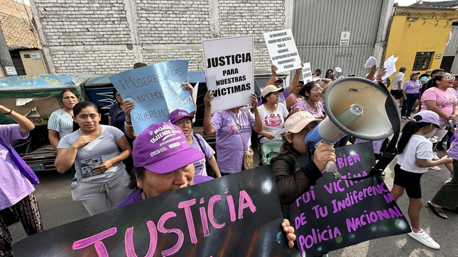 Durante el plantón,  exigieron justicia y una pronta respuesta de las autoridades para dar con el paradero de Leyla Cristóbal.