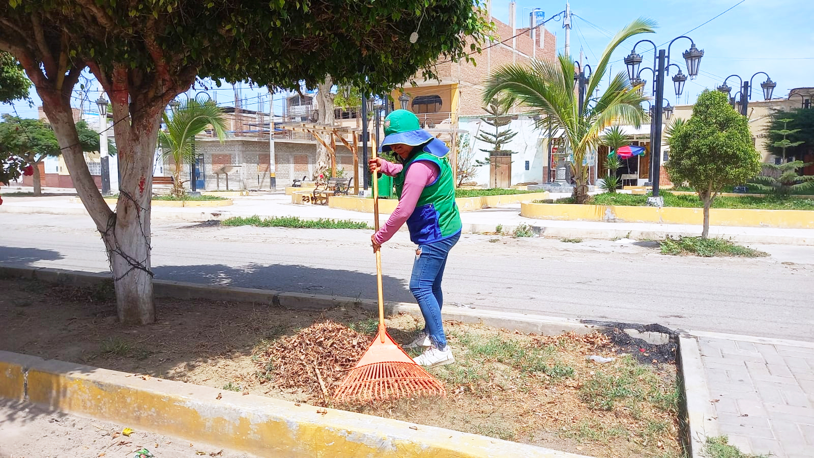 ¡Limpieza en acción! El Gobierno de Guadalupe limpia la Av. Manuel Banda