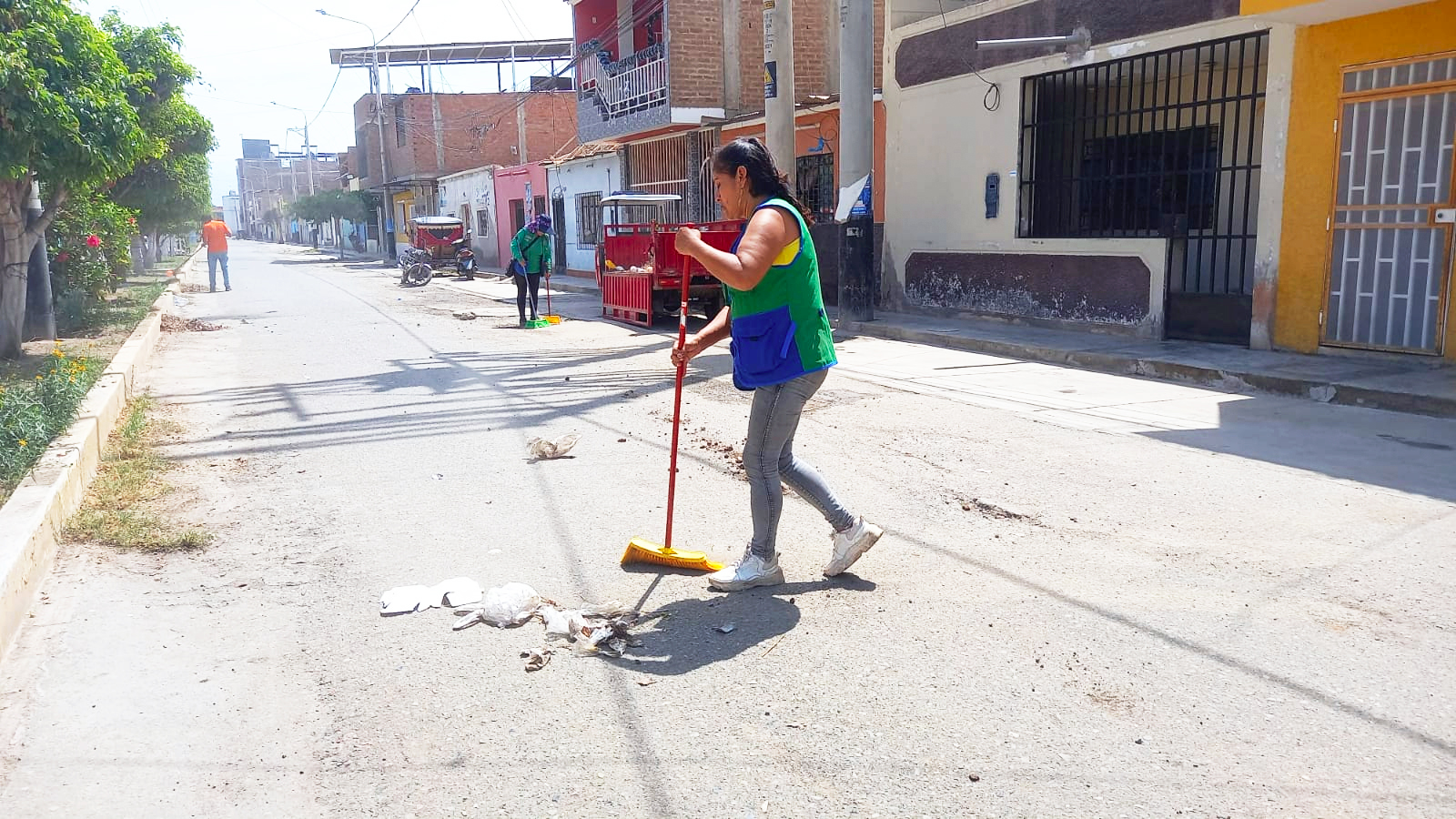 ¡Limpieza en acción! El Gobierno de Guadalupe limpia la Av. Manuel Banda