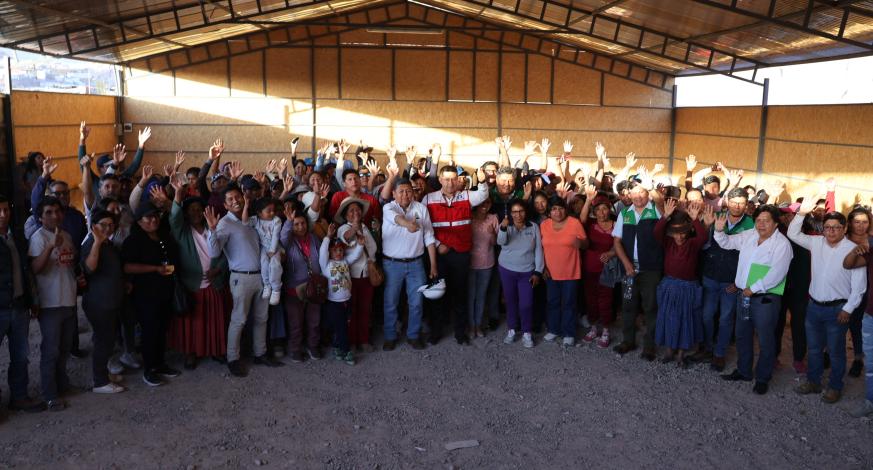 El Alcalde Provincial de Mariscal Nieto, John Larry Coayla, encabezó una reunión en el local comunal de la Asociación de Vivienda Taller Monterrico, ubicada en el Centro Poblado de Chen Chen.