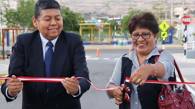 Con la presencia de cientos de vecinos del Centro Poblado San Francisco, el alcalde provincial John Larry Coayla entregó a la población el Proyecto de Mejoramiento de Pistas y Veredas, que beneficia a más de 4500 vecinos de la Junta Vecinal Zona IV del Centro Poblado San Francisco.