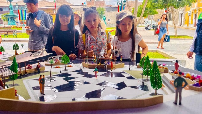 La Municipalidad Provincial Mariscal Nieto llevó a cabo con éxito la Feria de Proyectos en Cartera, un evento que reunió a más de 30 iniciativas clave diseñadas para transformar la calidad de vida de los ciudadanos y posicionar a Moquegua como un epicentro de desarrollo.
