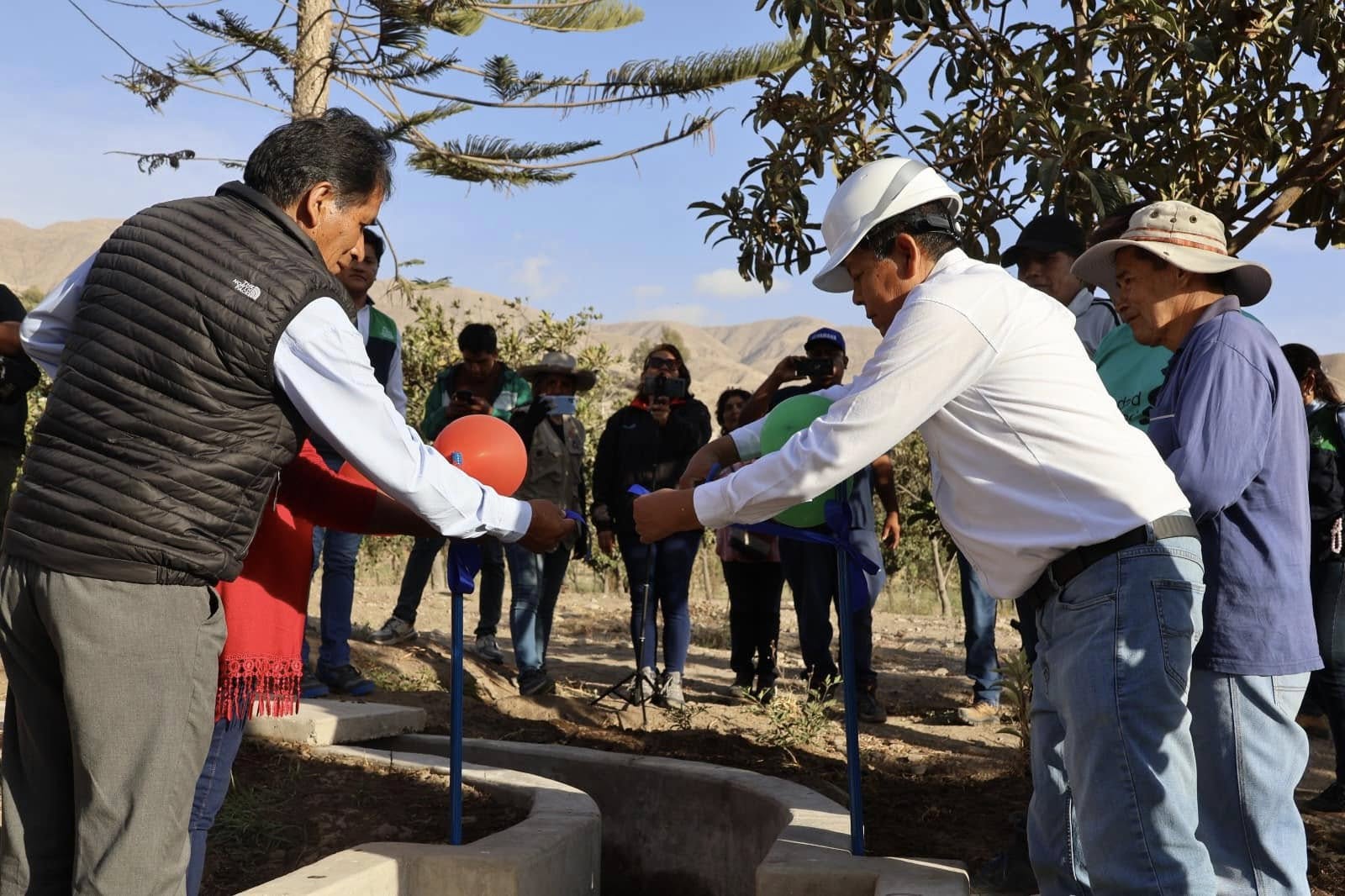 El alcalde provincial John Larry Coayla, inauguró nueva obra en el sector de Tumilaca, denominada “Mejoramiento del Servicio de Provisión de Agua para Riego en la Localidad de Tumilaca: Buena Vista, Pulpito, Ollería, Molino, Terron y el Común del Distrito de Samegua – Provincia Mariscal Nieto – Moquegua.