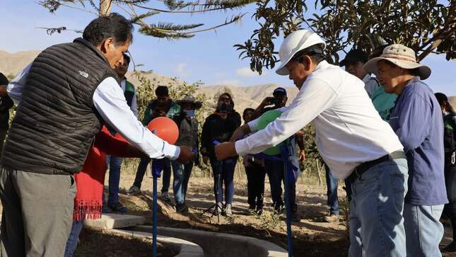 El alcalde provincial John Larry Coayla, inauguró nueva obra en el sector de Tumilaca, denominada “Mejoramiento del Servicio de Provisión de Agua para Riego en la Localidad de Tumilaca: Buena Vista, Pulpito, Ollería, Molino, Terron y el Común del Distrito de Samegua – Provincia Mariscal Nieto – Moquegua.