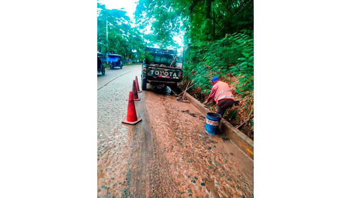 Descolmataci贸n, limpieza de cunetas y drenajes pluviales en el ciudad de Tarapoto.