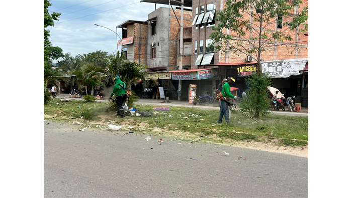 Jornada de limpieza y desmalezado en la V铆a de Evitamiento cdra. 01 a la 10.