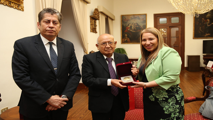 Vicepresidenta de Corte Constitucional ecuatoriano llega al Perú para conferencia iberoamericana