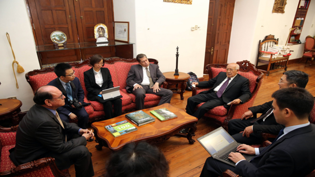 Destacan experiencia peruana en materia constitucional