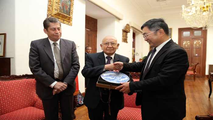 Destacan experiencia peruana en materia constitucional