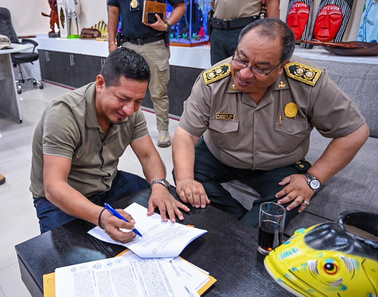 El Gobernador Dr. René Chávez firma tres convenios por un monto superior a S/ 40 millones para mejorar la seguridad ciudadana.