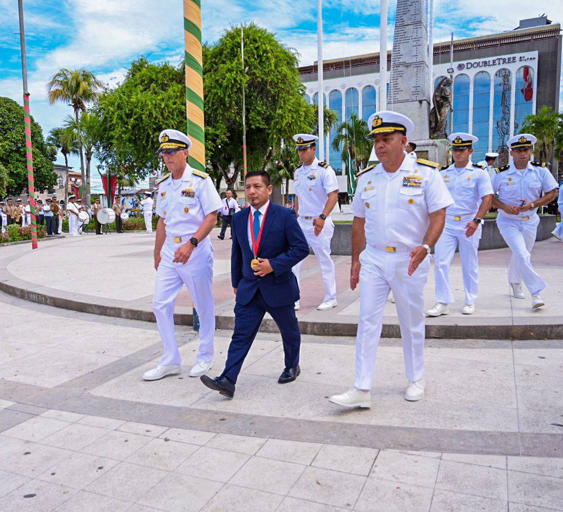 Gobernador Dr. René Chávez participa en la conmemoración del 161.° aniversario de la fundación de Iquitos como puerto fluvial.