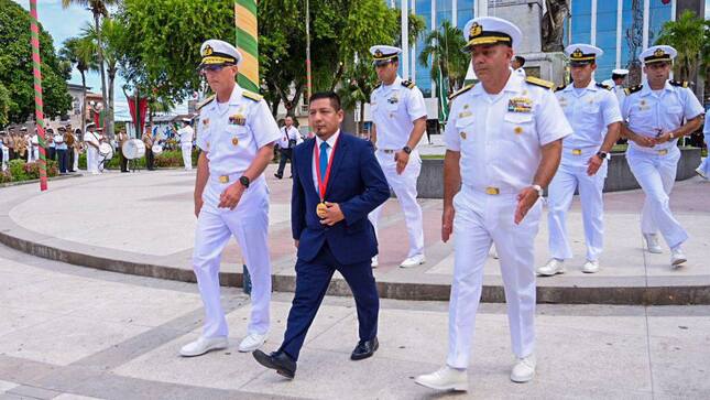 Gobernador Dr. René Chávez participa en la conmemoración del 161.° aniversario de la fundación de Iquitos como puerto fluvial.