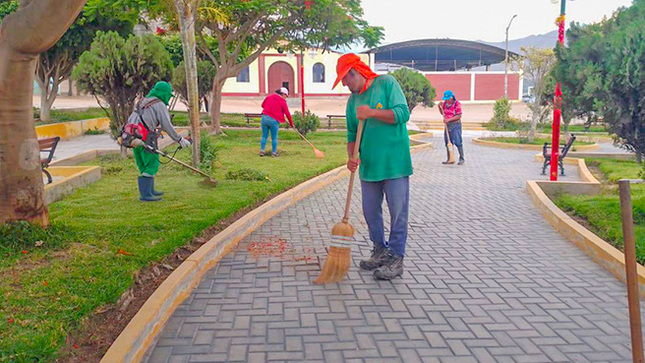 Personal de áreas verdes continúan con trabajos 