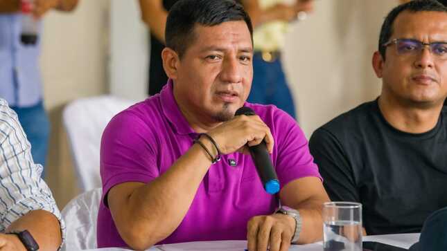 Gobernador René Chávez supervisa los avances en el hospital de apoyo Iquitos.