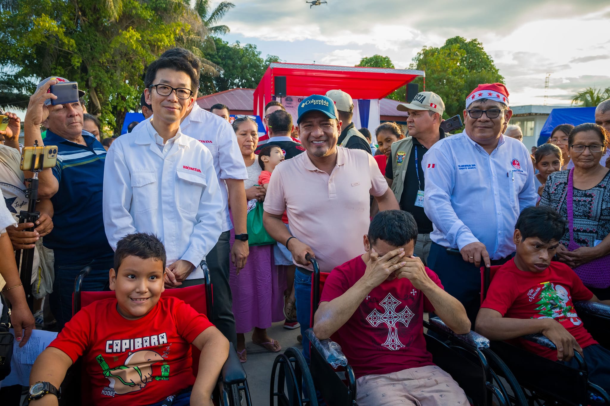 Gobernador Dr. René Chávez y Honda Perú entregan 200 sillas de ruedas y 500 bolsas de víveres.