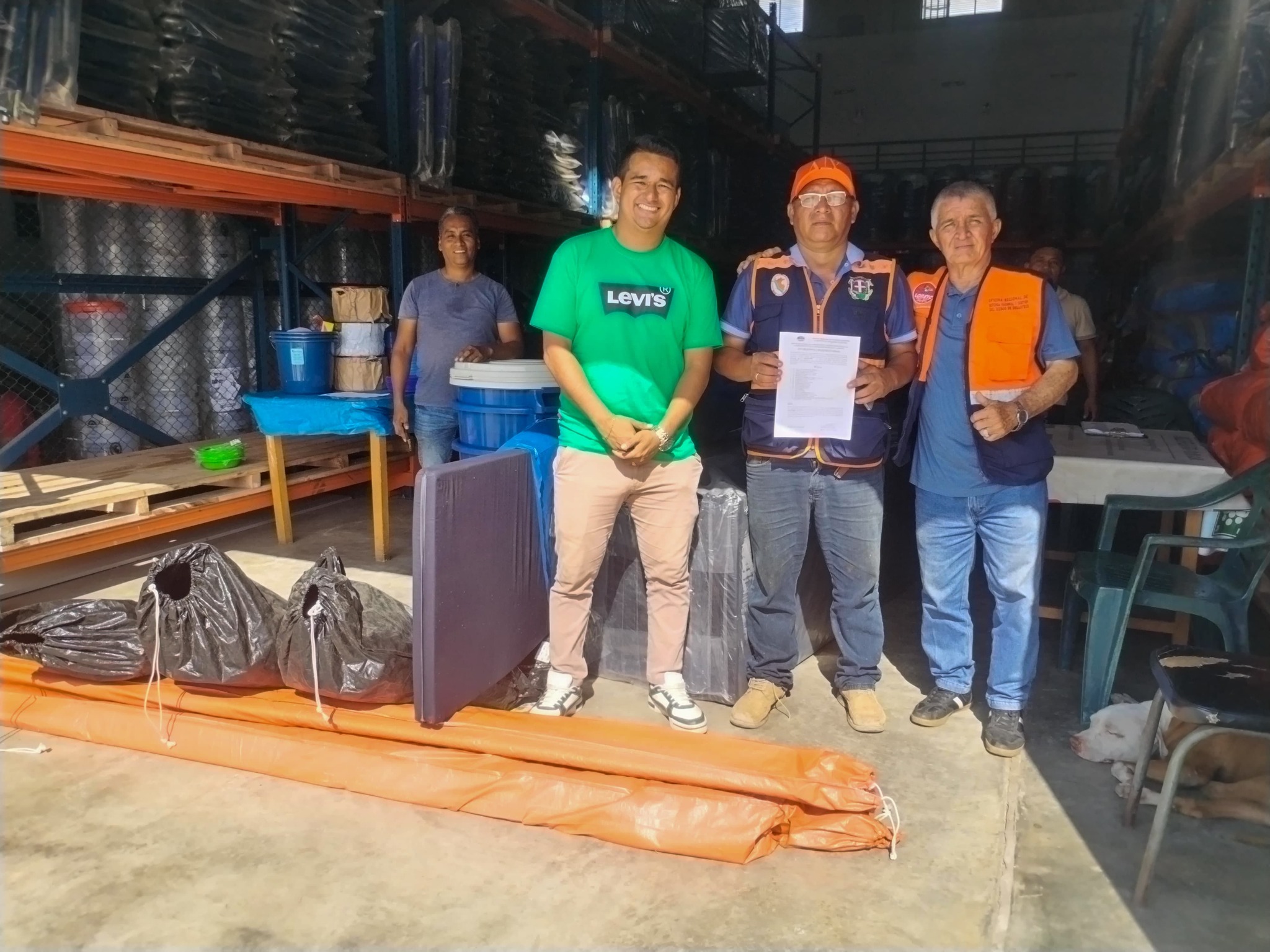 El Gobernador René Chávez reafirma su compromiso con las familias afectadas por el incendio en Pampachica.