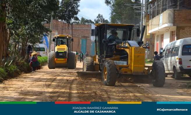 Atendiendo el pedido de los integrantes de la ronda campesina y los transportistas de la zona, la Municipalidad Provincial de Cajamarca ha desplegado un pool de maquinaria pesada para ejecutar el mantenimiento de la carretera principal del centro poblado Agocucho.
Este operativo, que comenzΓ³ el viernes 10 de enero y se extenderΓ‘ hasta el domingo 12 de enero, tiene como objetivo mejorar las condiciones de transitabilidad de la vΓa. Durante estos dΓas, vecinos, miembros de la ronda campesina y trabajadores de las empresas de transporte se han sumado al esfuerzo conjunto con la Municipalidad Provincial de Cajamarca para asegurar el Γ©xito de los trabajos y garantizar una vΓa mΓ‘s segura y eficiente para los usuarios.
Β‘ππ’ππ€π¨ππ‘ π¦Γ ππ¨π π£ππ! π