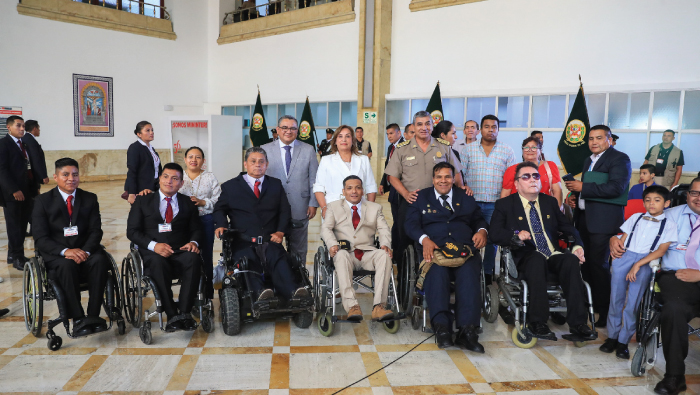 Gobierno de la presidenta Boluarte entrega prótesis ortopédicas a policías con discapacidad motora