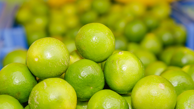 Hoy en los mercados mayoristas hay ofertas de limón, papa, zapallo, plátano, uva y piña