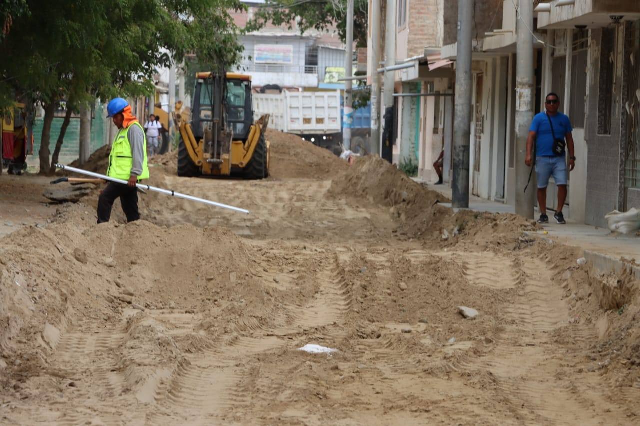 Sullana impulsa obras de pistas y veredas en López Albújar