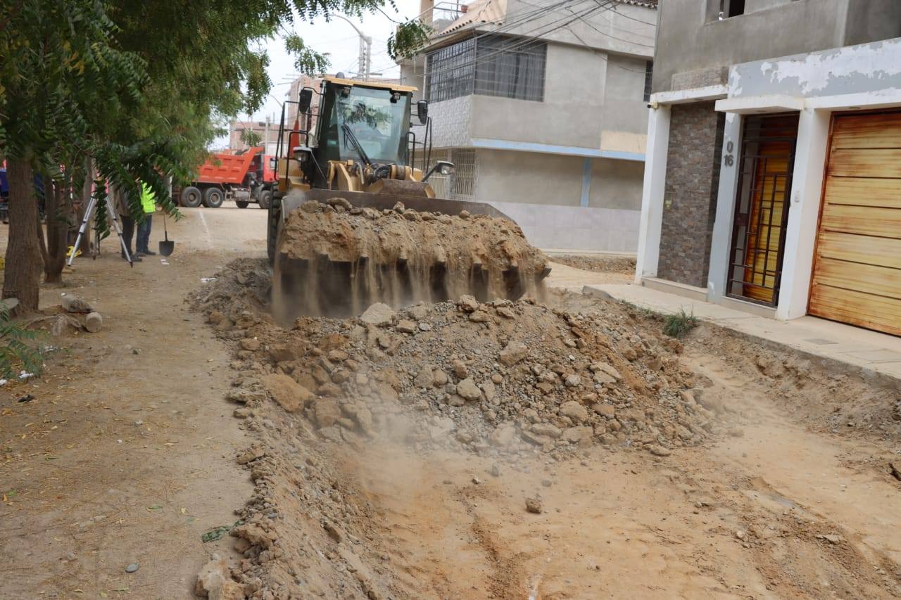 Sullana impulsa obras de pistas y veredas en López Albújar