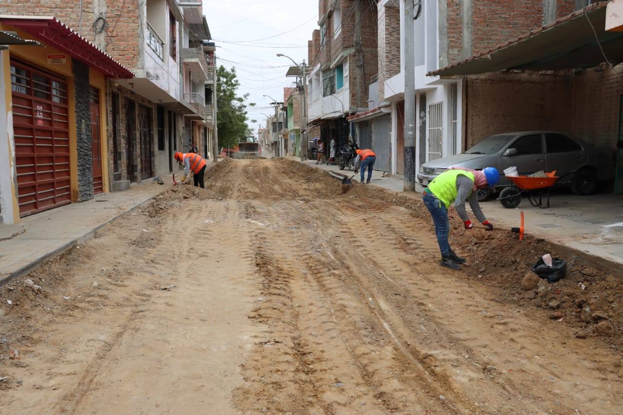 Sullana impulsa obras de pistas y veredas en López Albújar