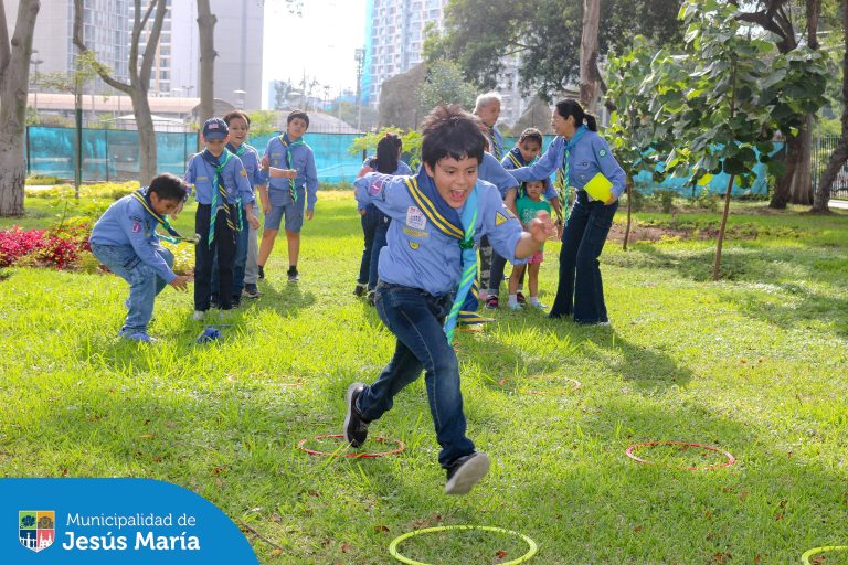 Los niños y niñas del Grupo Scout Municipal Jesús María 74 ya comenzaron el 2025 con mucha energía como lobatos en el Parque Próceres.  Si tienes entre 7 y 15 años, tú también puedes formar parte de esta increíble manada. 
 Escríbenos al 957 285 304 y únete a nuestras actividades llenas de aprendizaje y exploración.
¡Te esperamos para vivir grandes aventuras juntos!