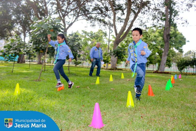 Los niños y niñas del Grupo Scout Municipal Jesús María 74 ya comenzaron el 2025 con mucha energía como lobatos en el Parque Próceres.  Si tienes entre 7 y 15 años, tú también puedes formar parte de esta increíble manada. 
 Escríbenos al 957 285 304 y únete a nuestras actividades llenas de aprendizaje y exploración.
¡Te esperamos para vivir grandes aventuras juntos!