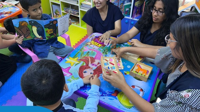 Los pequeños disfrutan de talleres llenos de creatividad y cultura en nuestra Biblioteca Infantil y Centro Cultural. 🎭🎶
Revisa nuestra lista de talleres y encuentra el ideal para tus hijos ingresando aquí 👉 bit.ly/4a9q2d1. ¡Es la oportunidad perfecta para que vivan una experiencia única mientras aprenden y se divierten!