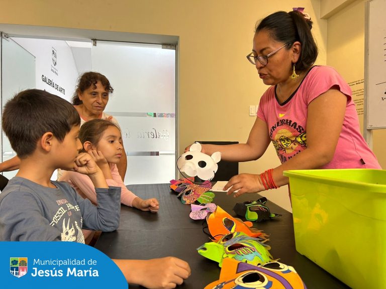 Los pequeños disfrutan de talleres llenos de creatividad y cultura en nuestra Biblioteca Infantil y Centro Cultural. 🎭🎶
Revisa nuestra lista de talleres y encuentra el ideal para tus hijos ingresando aquí 👉 bit.ly/4a9q2d1. ¡Es la oportunidad perfecta para que vivan una experiencia única mientras aprenden y se divierten!
