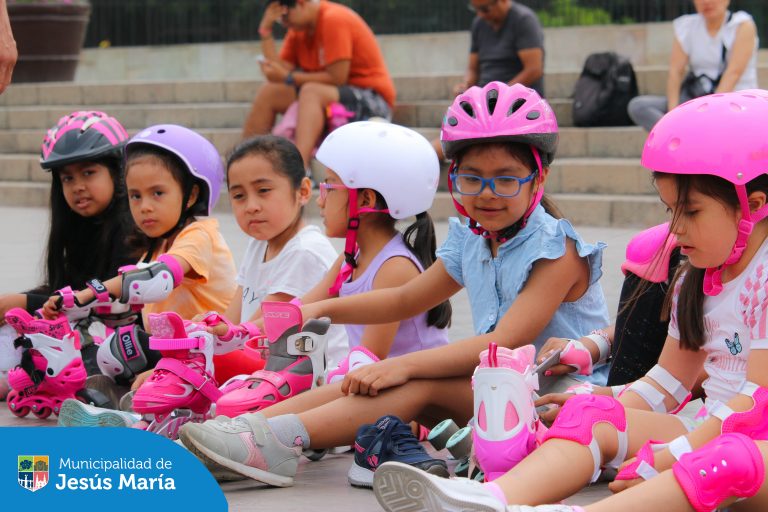 Nuestras futuras patinadoras están brillando en el Taller de Patinaje de las Vacaciones Divertidas 2025. 🎉 ¡Aprenden, se divierten y desarrollan nuevas habilidades!
🎯 ¿Y tú? Aún puedes inscribir a tus pequeños en los talleres disponibles. Consulta la lista completa aquí: 👉 bit.ly/4a5d7su
🌟 ¡No dejes que se pierdan esta increíble experiencia!
