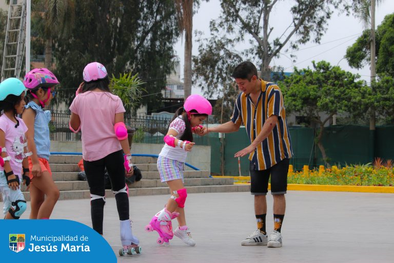 Nuestras futuras patinadoras están brillando en el Taller de Patinaje de las Vacaciones Divertidas 2025. 🎉 ¡Aprenden, se divierten y desarrollan nuevas habilidades!
🎯 ¿Y tú? Aún puedes inscribir a tus pequeños en los talleres disponibles. Consulta la lista completa aquí: 👉 bit.ly/4a5d7su
🌟 ¡No dejes que se pierdan esta increíble experiencia!