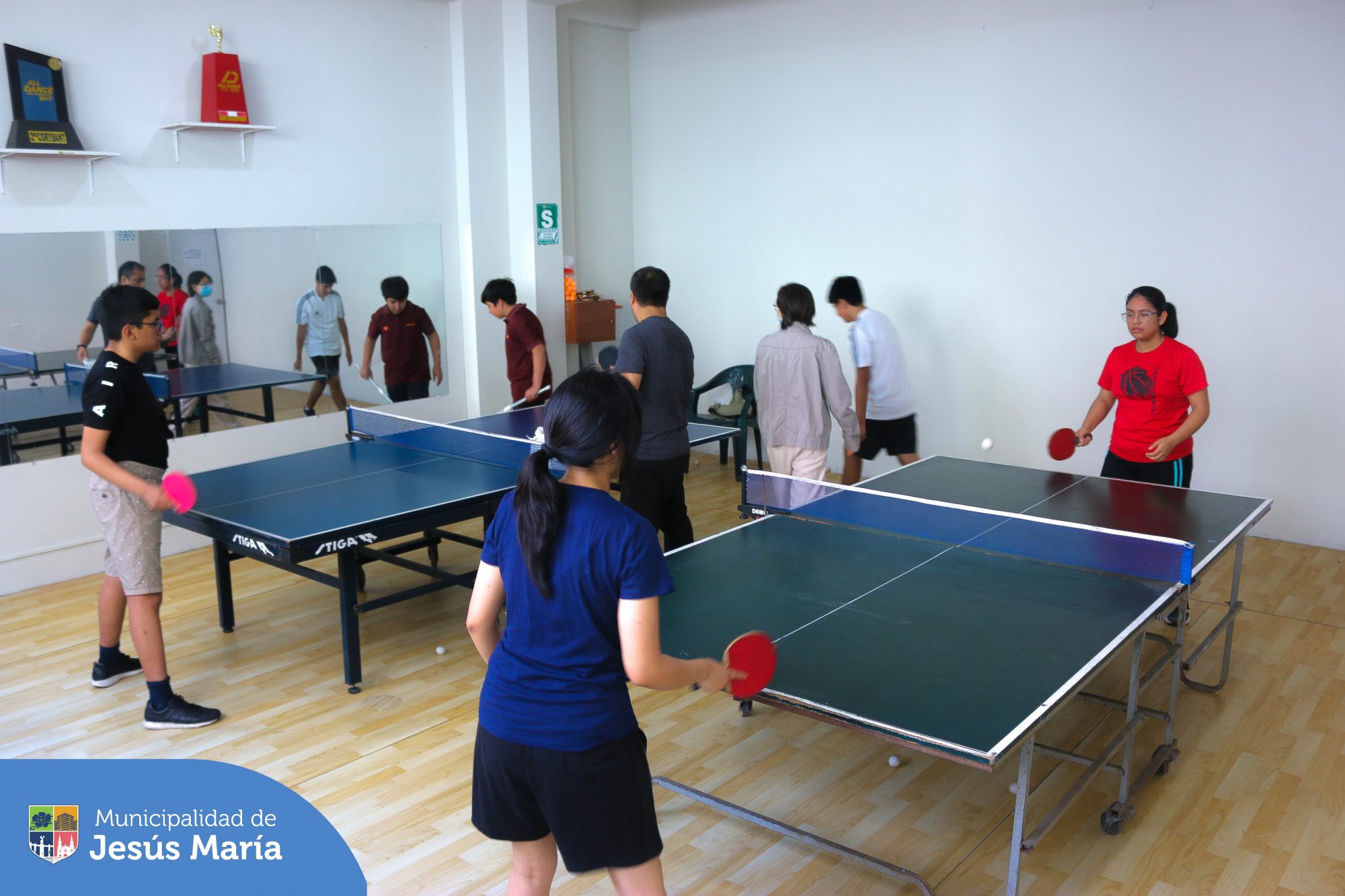 Nuestros pequeños jesusmarianos desarrollan sus habilidades en el Taller de tenis en mesa.
☝️ Revisa la lista completa de talleres aquí bit.ly/4a5d7suhttp://bit.ly/4a5d7su.