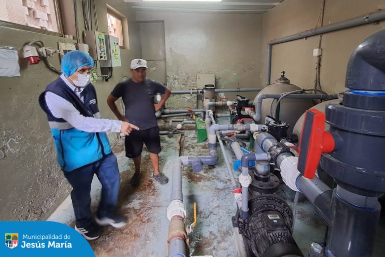 Nuestro compromiso con la salud de los jesusmarianos continúa. 💪✨ La Subgerencia de Salud y Bienestar Social inspecciona las piscinas públicas y privadas del distrito para asegurar el cumplimiento de las disposiciones sanitarias y de bioseguridad.
Estas acciones garantizan espacios seguros y óptimos para el disfrute de vecinos y visitantes. ¡Porque cuidar de ti es nuestra prioridad!