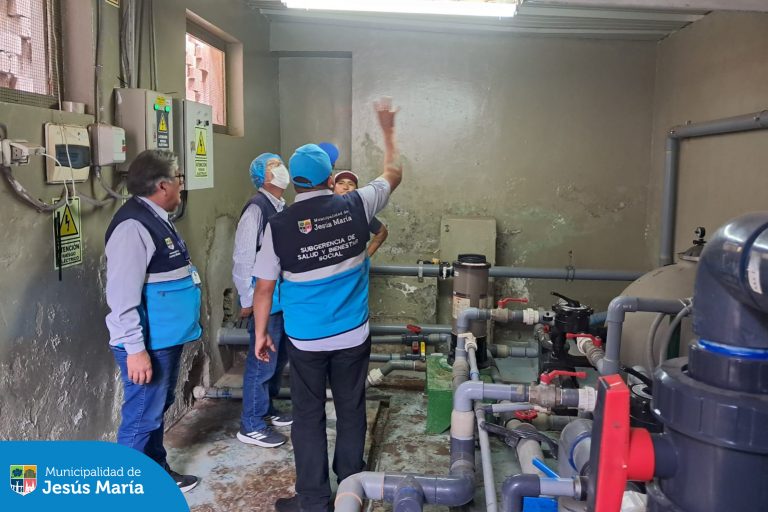Nuestro compromiso con la salud de los jesusmarianos continúa. 💪✨ La Subgerencia de Salud y Bienestar Social inspecciona las piscinas públicas y privadas del distrito para asegurar el cumplimiento de las disposiciones sanitarias y de bioseguridad.
Estas acciones garantizan espacios seguros y óptimos para el disfrute de vecinos y visitantes. ¡Porque cuidar de ti es nuestra prioridad!
