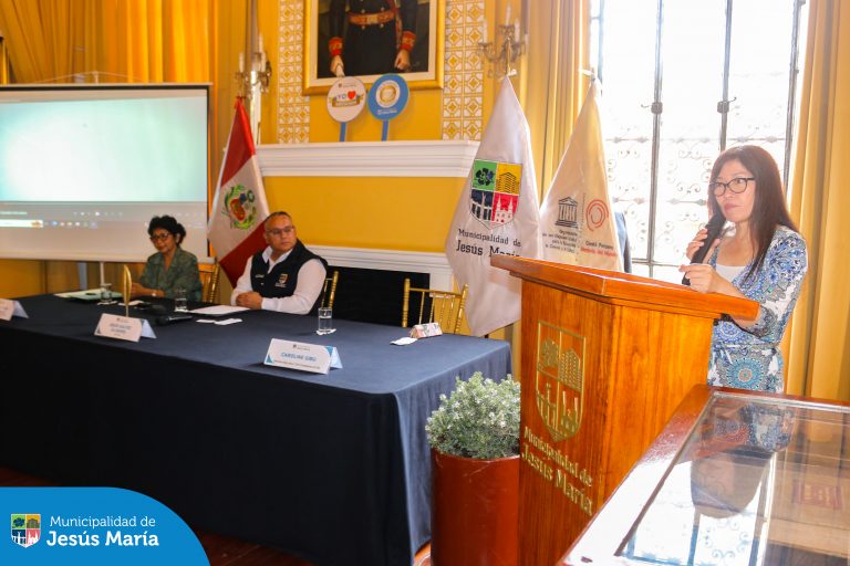 Nuestro alcalde Jesús Gálvez recibió el certificado oficial por la incorporación del “Primer Libro de Actas de Sesiones del Concejo Distrital de Jesús María (1967-1969)” en el Registro Peruano Memoria del Mundo – UNESCO. 🏛️✨
Este logro resalta la importancia de preservar nuestro valioso patrimonio documental, un legado que ahora pertenece a toda la humanidad. 🌎 Además, hemos sido reconocido con la Certificación de Buenas Prácticas en Gestión Pública 2024, por el proyecto “Archivos con Identidad: Promoviendo el Patrimonio Cultural” reafirmando nuestro compromiso con la transparencia y la preservación de nuestra historia.