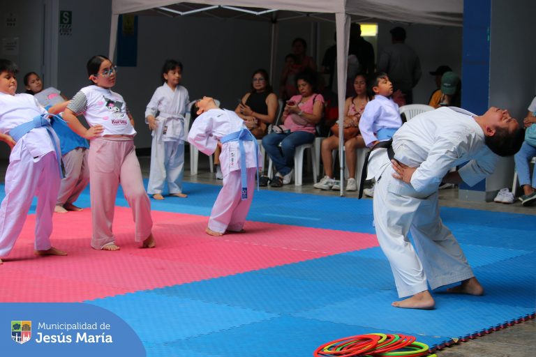 Grandes y chicos están disfrutando de nuestro Taller de Karate, aprendiendo habilidades, disciplina y ¡divirtiéndose mucho!
No te pierdas la oportunidad, revisa la lista completa de talleres aquí: bit.ly/47SAHWF y consulta los cupos disponibles.