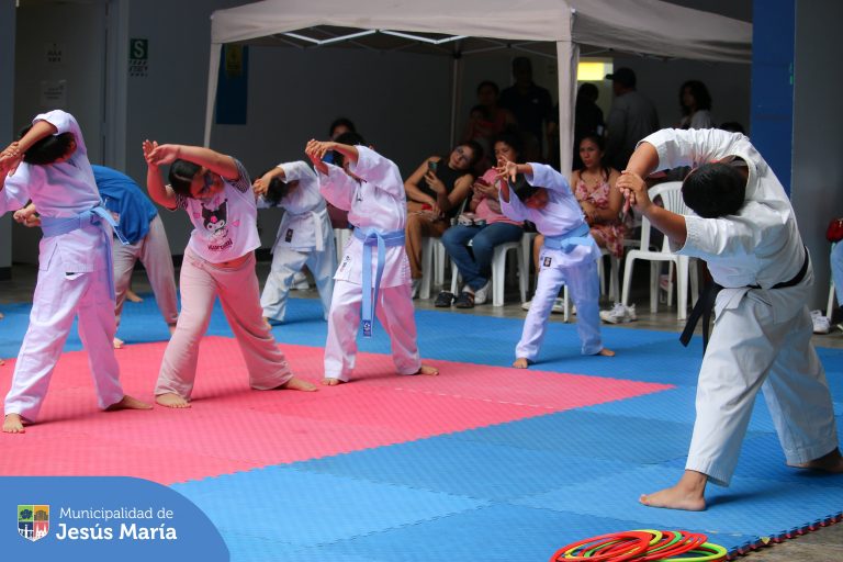 Grandes y chicos están disfrutando de nuestro Taller de Karate, aprendiendo habilidades, disciplina y ¡divirtiéndose mucho!
No te pierdas la oportunidad, revisa la lista completa de talleres aquí: bit.ly/47SAHWF y consulta los cupos disponibles.