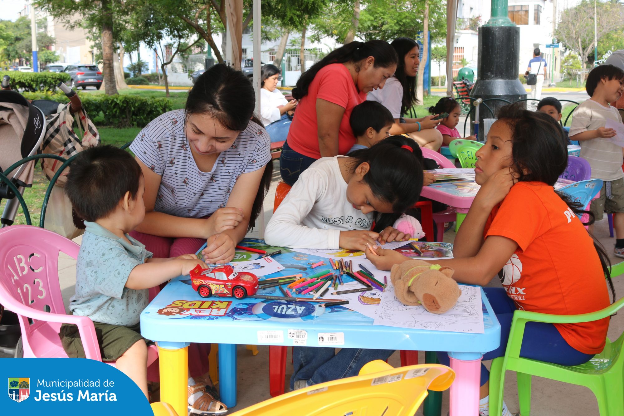 Nuestros niños jesusmarianos se divirtieron en la gran actividad Lectura en tu Parque. 🌳 Gracias a todos los padres por sumarse a esta hermosa iniciativa. 🙌
👉 La próxima cita es el martes 14 en el Parque Eduardo de Habich. ¡Los esperamos para más aventuras juntos!