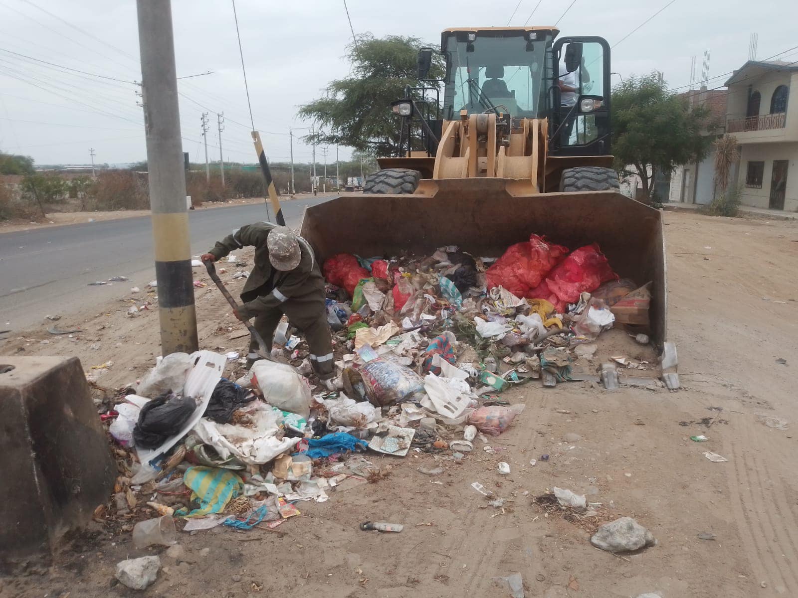 Municipalidad de Sullana Continúa con la Retiro de Toneladas de Basura Acumulada Tras las Celebraciones de Año Nuevo