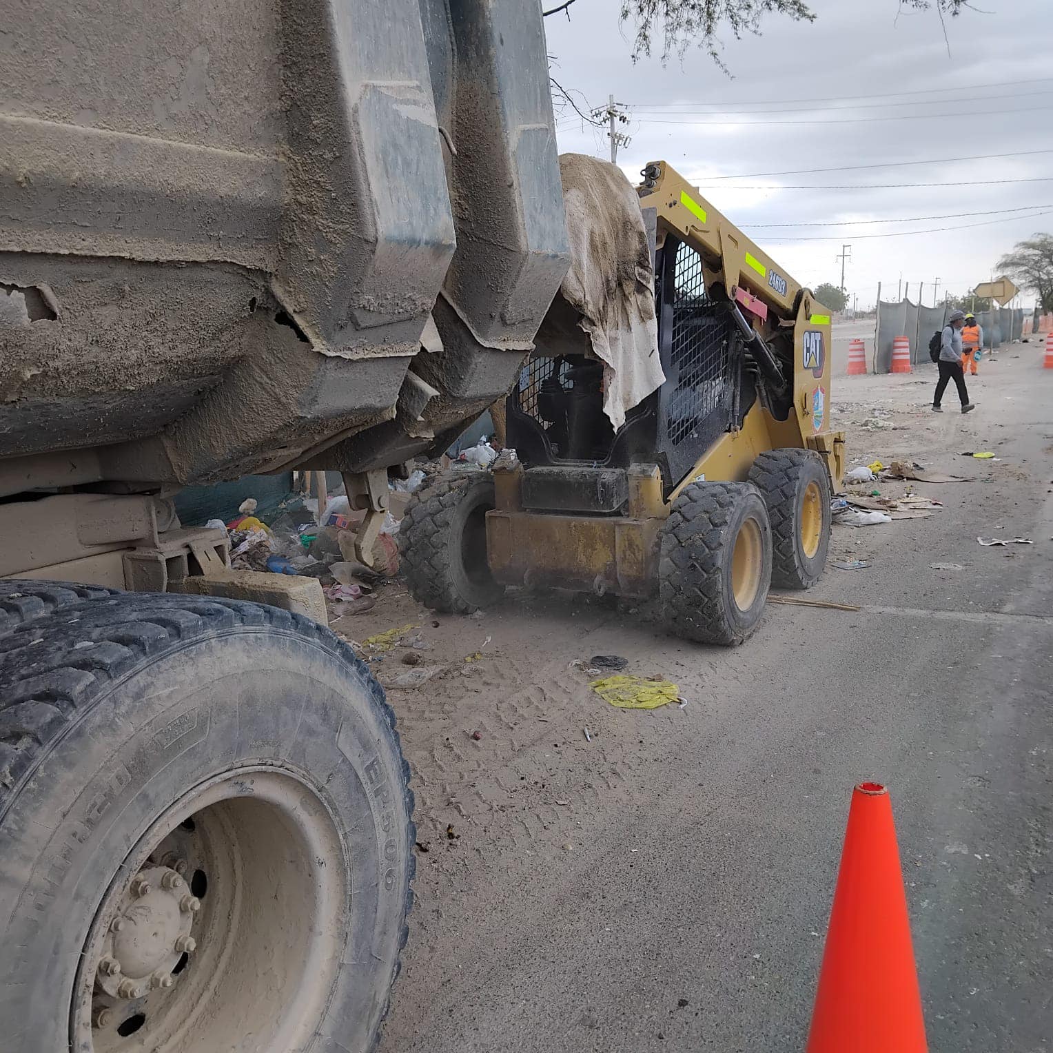 Municipalidad de Sullana Intensifica Operativos de Limpieza en Carretera Sullana-Paita
