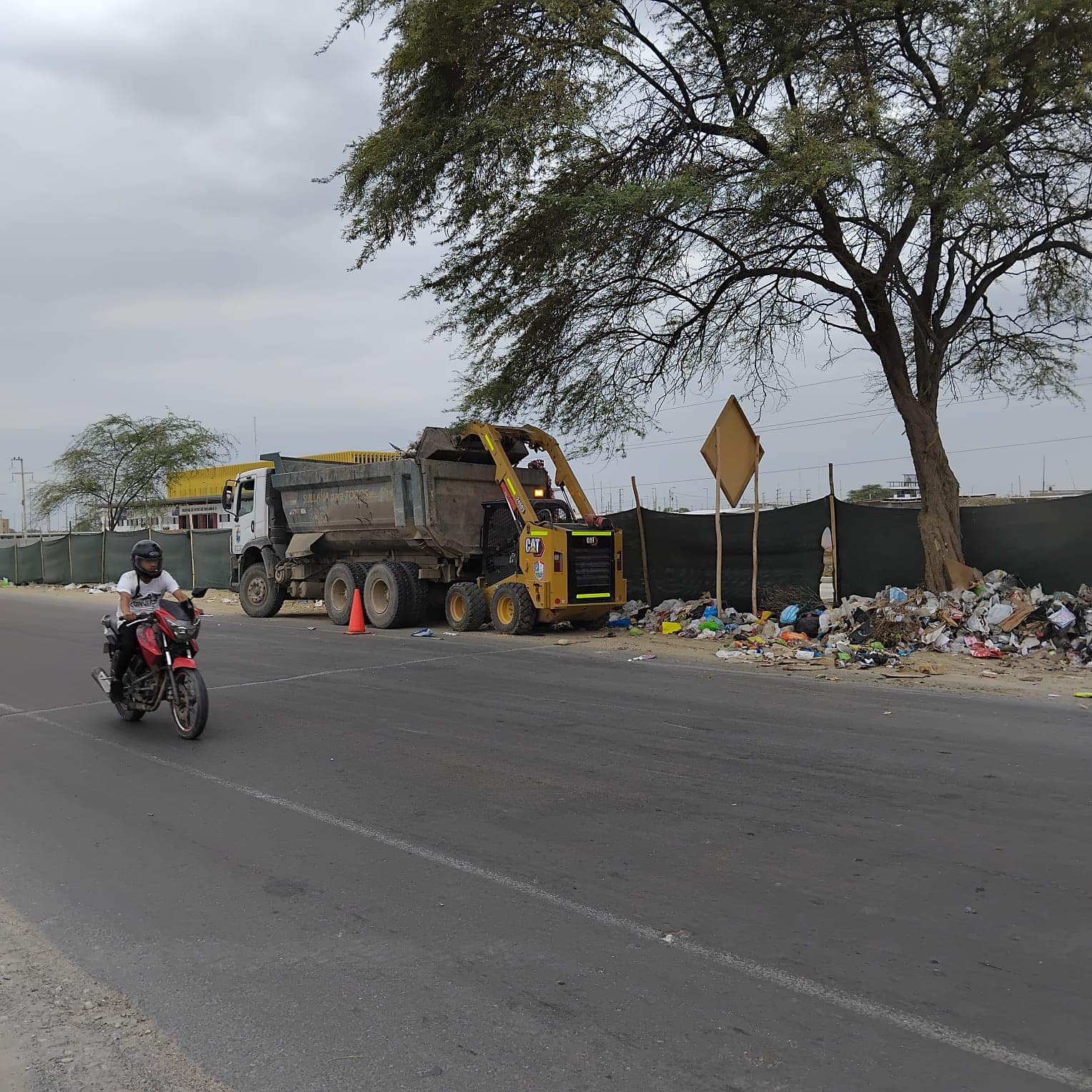 Municipalidad de Sullana Intensifica Operativos de Limpieza en Carretera Sullana-Paita