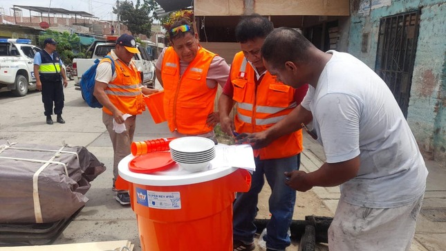 Municipalidad Lleva Ayuda Humanitaria a Damnificados de Incendio en el A.H. 4 de Noviembre

