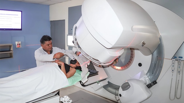 Radioncólogo del INEN es elegido presidente de organización internacional líder en lucha contra el cáncer en Latinoamérica