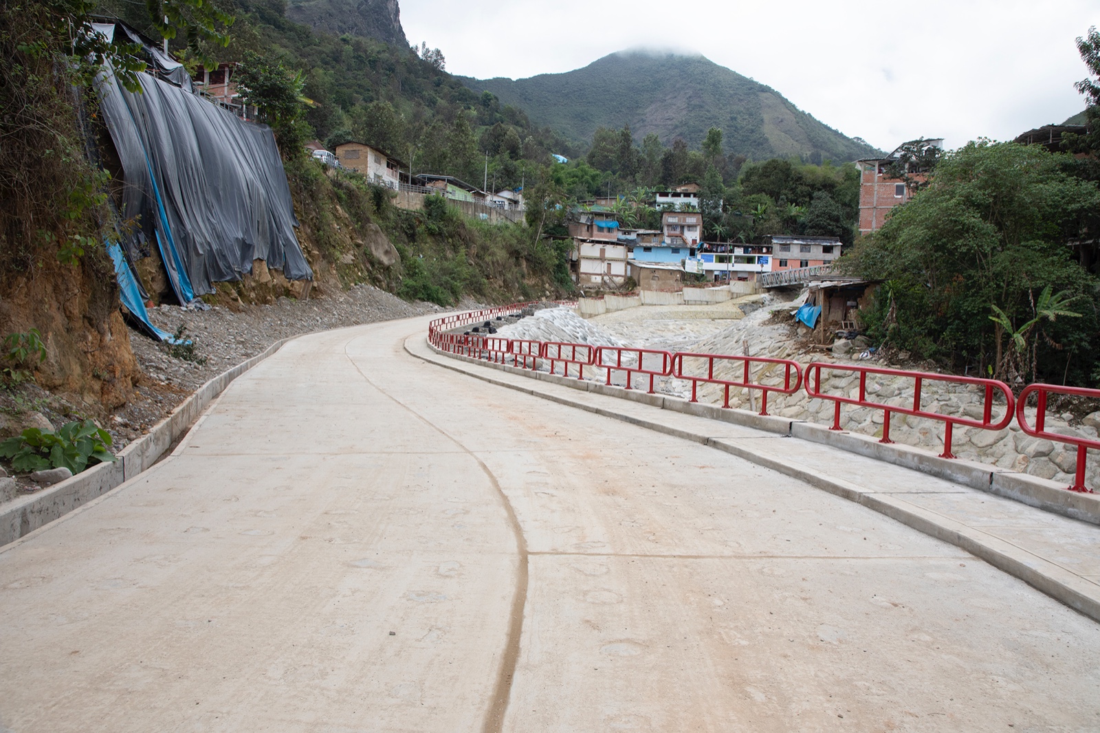 Construcción de un puente Bailey y enrocado en Canchaque por deslizamiento de huaico